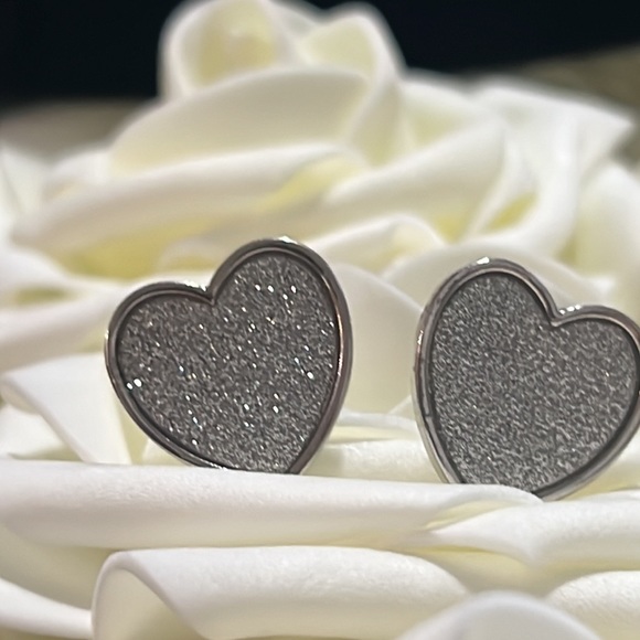 Cute sparkly, small hearts, earrings - Picture 2 of 4
